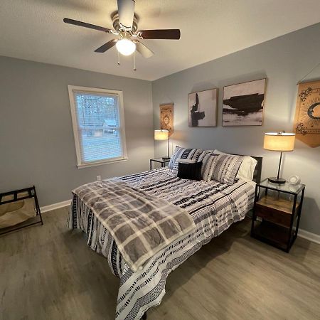 Remodeled Cottage With Sunroom Manchester Bagian luar foto