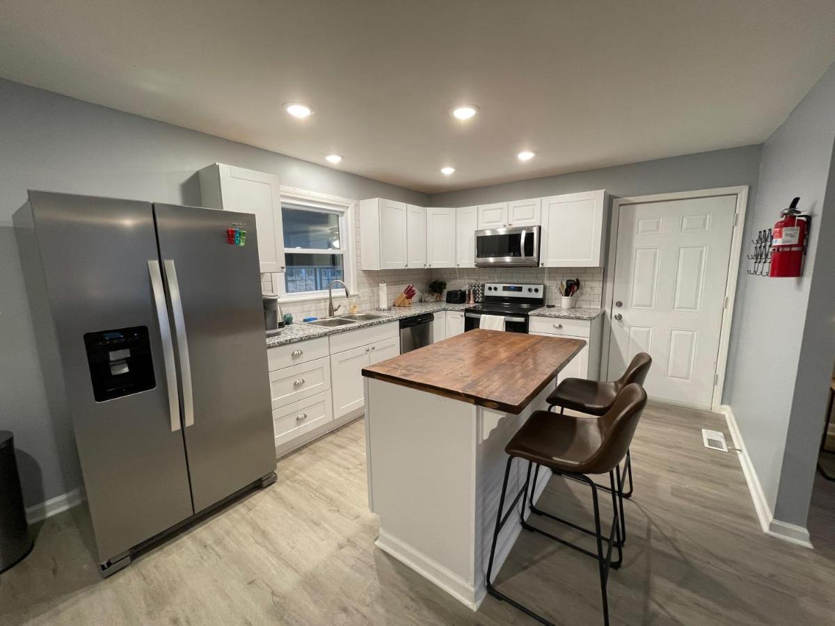 Remodeled Cottage With Sunroom Manchester Bagian luar foto