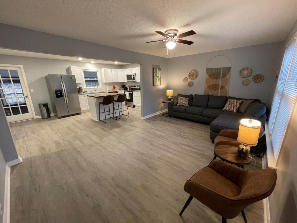 Remodeled Cottage With Sunroom Manchester Bagian luar foto