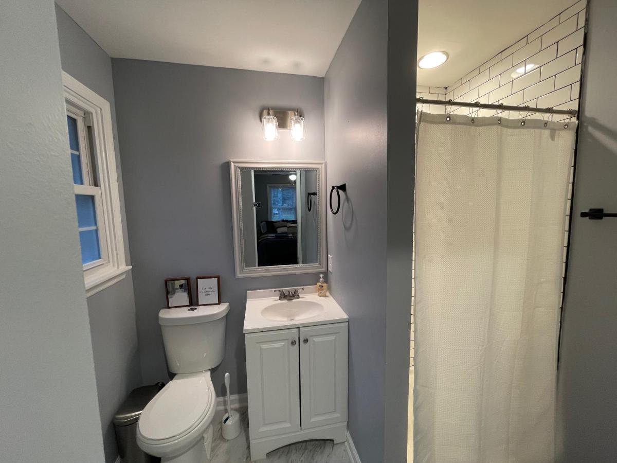 Remodeled Cottage With Sunroom Manchester Bagian luar foto