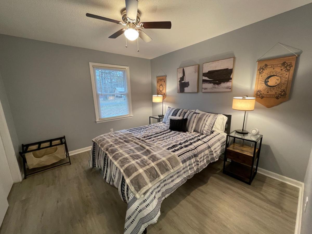 Remodeled Cottage With Sunroom Manchester Bagian luar foto